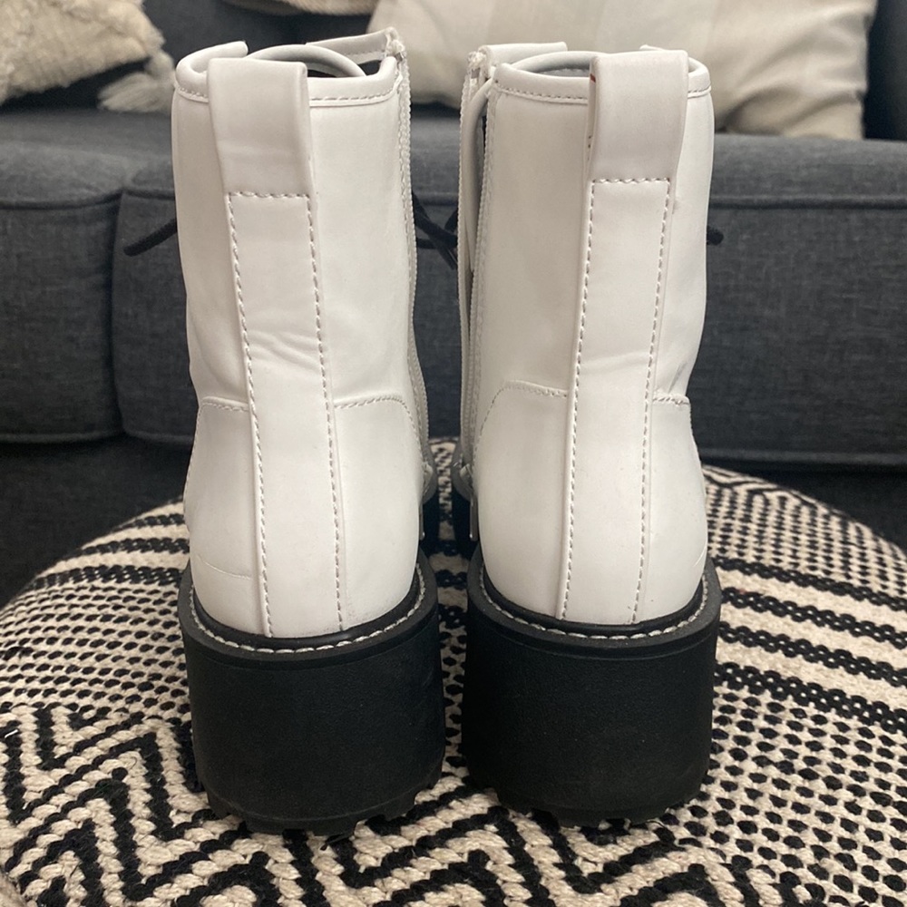 White Boots! - Picture 2 of 8
